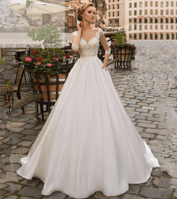 Foreign trade wedding dress wedding bride 2021 new long sleeve shoulder Korean style long tail satin lace custom